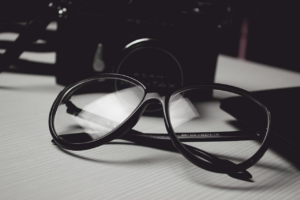 Savoir-faire et competences cles d’un opticien lunetier pour la sante visuelle