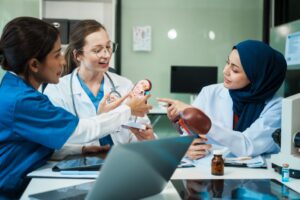 Mutuelle santé : les différences à connaître entre les offres individuelles et famille